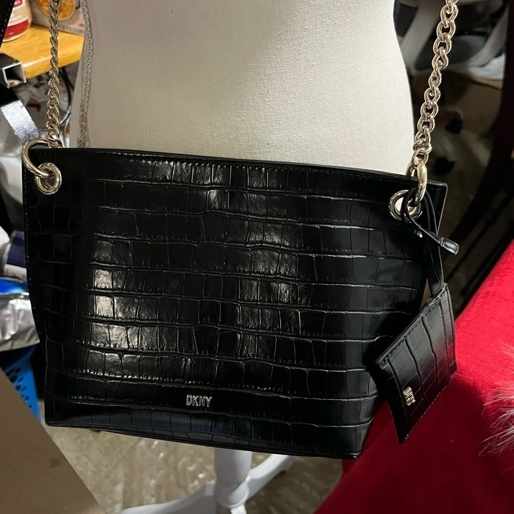$228 DKNY Medium Leather Claryce Tote Crossbody Black Bag- pre-owned